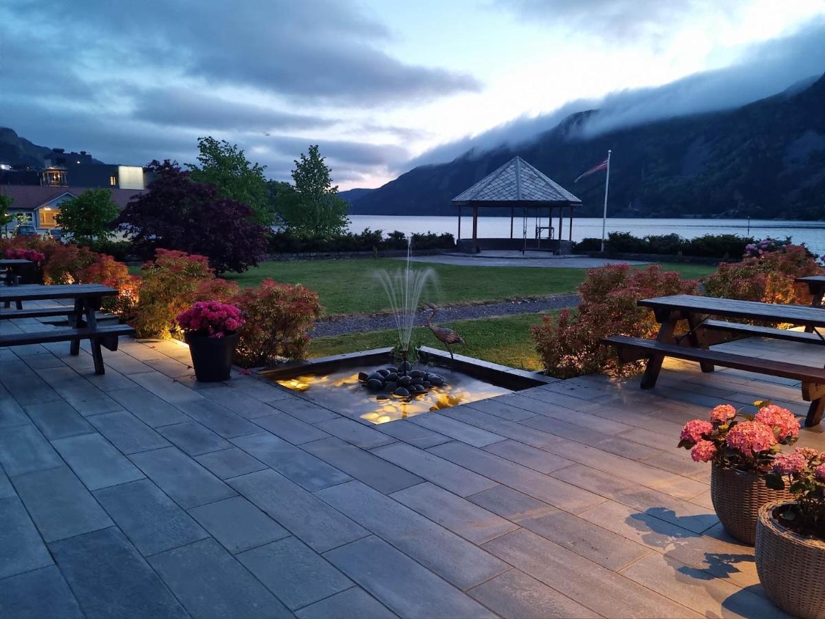Bremanger Fjord Hotell Svelgen Zewnętrze zdjęcie